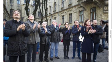Lietuvas žurnālisti protesta akcijā. Foto no portāla "15min.lt".