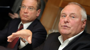 Rīgas brīvostas "dūži" Leonīds Loginovs un Andris Ameriks. Foto: Ieva Čīka, LETA