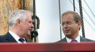 Rīgas brīvostas pārvaldnieks Leonīds Loginovs (no kreisās) un Rīgas vicemērs, brīvostas valdes priekšsēdētājs Andris Ameriks. Foto: Kaspars Krafts, F64