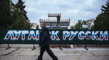 Uzraksts vēsta: Luganska - krievu pilsēta. Foto: AFP/LETA