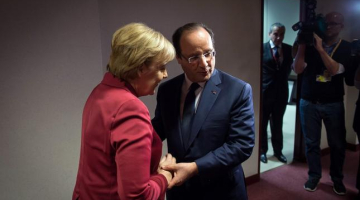Vācijas kanclere Angela Merkele tiekas ar Francijas prezidentu Fransuā Olandu. Foto: EPA/LETA
