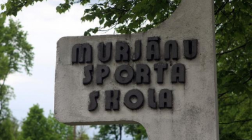 Murjāņu sporta skolas plāksne. Foto: Edijs Pālens, LETA