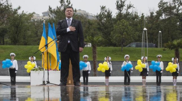 Ukrainas prezidents Petro Porošenko valsts neatkarības dienas svinībās Odesā. Foto: ITAR-TASS/LETA