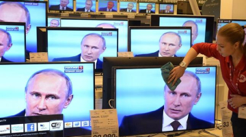 Krievijas prezidents Vladimirs Putins tiešsaistē ceturtdien uzrunāja tautu un atbildēja uz jautājumiem. Foto: AFP/LETA
