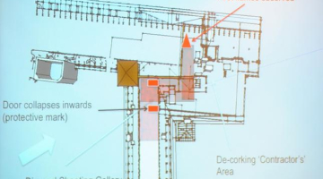 Informatīvais materiāls Apvienotās Karalistes Ugunsgrēku izmeklētāju apvienības prezidenta un Starptautiskās Ļaunprātīgās dedzināšanas izmeklētāju apvienības pirmā viceprezidenta Pītera Mansi izmeklēšanas rezultātu un slēdziena par Rīgas pils ugunsgrēka izcelšanās vietu prezentācijas pasākumā. Foto: Ieva Čīka, LETA
