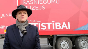 Partijas "Latvijas attīstībai" valdes priekšsēdētājs Einars Repše šopavasar Eiropas Parlamenta deputātu kandidātu saraksta priekšvēlēšanu kampaņas atklāšanas pasākumā. Foto: Evija Trifanova, LETA