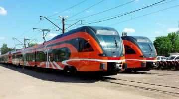 Šveices kompānijas "Stadler Bussnang" Polijā ražotie un Igaunijas pasažieru pārvadātājam "Elron" 2013. un 2014.gadā piegādātie "FLIRT" vilcieni Tallinas pasažieru vilcienu depo. Foto: Ivars Motivāns, LETA
