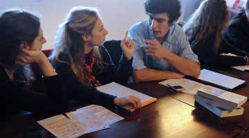Studenti diskusijā. Foto: AFP/LETA