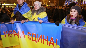 Vienotas Ukrainas atbalstītāji Doņeckā 5.martā. Foto: EPA/LETA