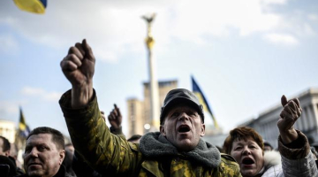 Ukrainas protestētāji piepras Izdot Janukoviču. Foto: AFP/LETA