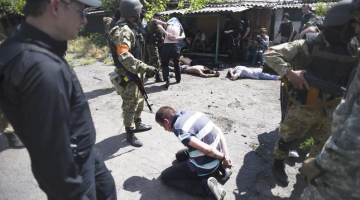 Ukrainas armijas pretterorisma operācija Mariupolē jūnija vidū. Foto: EPA/LETA