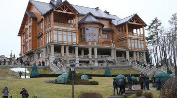 Bijušā prezidenta Viktora Janukoviča villa Mežgorjē pie Kijevas. Fot: ITAR-TASS/LETA