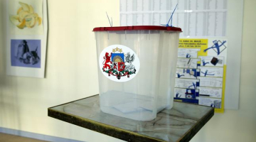 Balsošanas kaste vēlēšanu iecirknī. Foto: Ieva Čīka, LETA