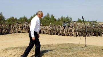 Pašreizējais Valsts prezidents Andris Bērziņš Nacionālo bruņoto spēku apvienotajās mācībās "Namejs 2014" Ādažu poligonā. Foto: Kaspars Krafts, F64