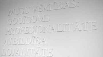 Uzraksts Valsts ieņēmumu dienesta jaunajā administratīvo ēku kompleksa telpās. Foto: Edijs Pālens, LETA