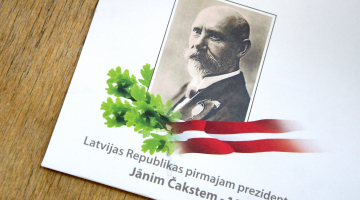 Pirms pieciem gadiem "Latvijas pasts" izdeva jubilejas aploksni - Latvijas pirmajam prezidentam Jānim Čakstem - 150. Foto: Evija Trifanova, LETA