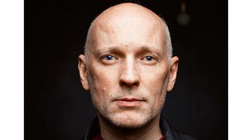 Alvis Hermanis: «Kad ārlietu ministrs Rinkēvičs sāka visu to spēlīti ar sarakstiem, viņš izdarīja ļoti gudru soli — vienā brīdī vienkārši aizbāza mutes visiem Krievijas kultūras darbiniekiem, kuriem būtu kāda vēlēšanās piedalīties propagandā. Jo, protams, viņiem visiem gribas uz Eiropu. (..) Es domāju, pienāks brīdis, kad krievu kultūras ļaudis Rinkēvičam pateiks paldies.»