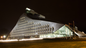Nacionālās bibliotēkas ēka. Foto Gints Ivuškāns, F64