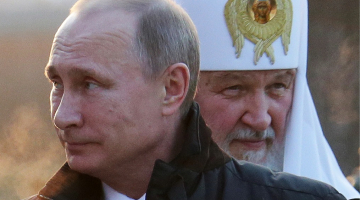 Krievijas prezidents Vladimirs Putins (priekšplānā) un Krievijas Pareizticīgo baznīcas patriarhs Kirils. Foto: ITAR-TASS/LETA