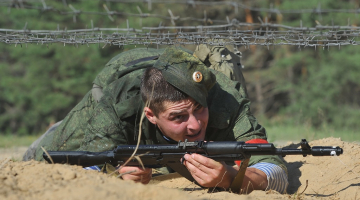 Krievijas armijas karavīrs mācībās Rjazaņā šovasar. Foto: ITAR-TASS/LETA