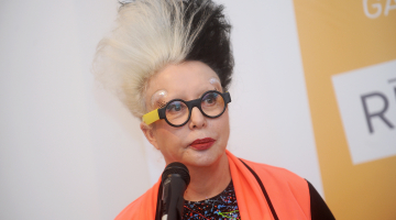 Francijas māksliniece "Orlan" preses konferences laikā Rīgā. Foto Ieva Lūka, LETA