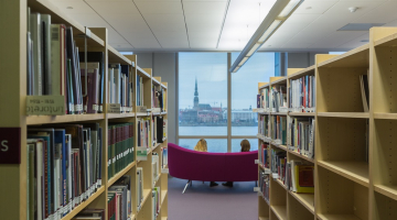 Nacionālajā bibliotēkā. Foto: Dmitrijs Suļžics, F64