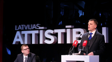 Partijas "Latvijas attīstībai" kongresā šogad augusta beigās pirms 12.Saeimas vēlēšanām - Juris Pūce (no kreisās) un partijas vadītājs Einars Repše. Foto: Evija Trifanova, LETA