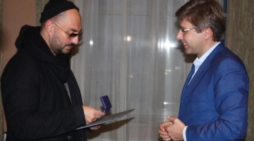 Kirils Serebreņņikovs pie Maskavas tiesas ēkas. Foto: ITAR-TASS/LETA