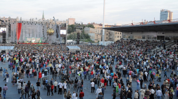 Pirms diviem gadiem - 2012.gada augustā skatītāji grupas "Prāta vētra" jaunā albuma "Vēl viena klusā daba" koncerttūres noslēguma koncertā "Skonto" stadionā. Foto: Evija Trifanova, LETA