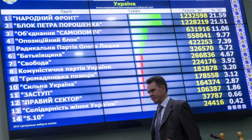 Ukrainas Augstākās Radas vēlēšanu rezultāti CVK tablo pēc vairāk nekā 40% balsu saskaitīšanas. Foto: ITAR-TASS/LETA