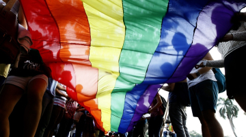 Seksuālo minoritāšu karogs. Foto: EPA/LETA