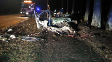 Automašīna "BMW 740" pēc avārijas 2014.gada 25.martā Asaru prospektā, kurā bojā gāja četri jaunieši.
