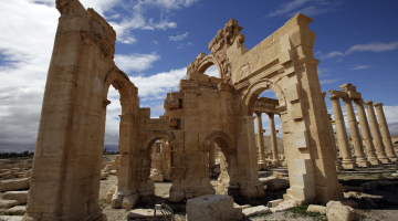 Islāma valsts kaujinieku iznīcinātais Palmīras templis. Foto: AFP/LETA