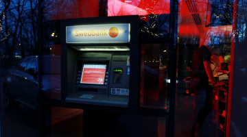 Bankomāts. Foto: Ieva Čīka, LETA
