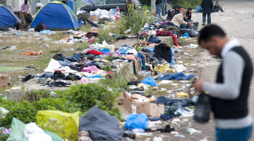 Ceļš 129 km no Budapeštas pēc tam, kad pa to pārvietojušies un tur uzturējušies migranti un bēgļi. Foto: EPA/LETA