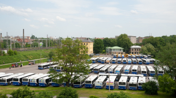 ''Rīgas satiksmes'' daudzajiem transportlīdzekļiem iegādājas piecus dažādus degvielas veidus par 1 milj.eiro mēnesī. Foto: Vladislavs Proškins