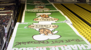 Jaunais žurnāla "Charlie Hebdo" numurs tipogrāfijā. Foto: EPA/LETA