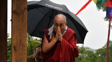 Dalailama Glastonberijas festivālā. Foto:EPA/LETA