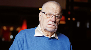 «Kad rakstu dzeju, tā manī ir nobriedusi, izdīgusi,» saka dzejnieks Jānis Peters.