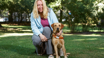 «Nekad nebiju domājusi, ka suns spēj būt tik gudrs, tik nozīmīgs cilvēkam,» par četrkājainajiem pavadoņiem saka Zaiga.