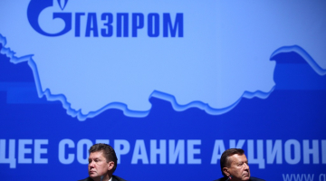 Krievijas holdinga "Gazprom Media" vadītājs Dmitrijs Černišenko un Krieviojas propagandas rupora "Russia Today" galvenā redaktore Margarita Simonjana Krievijas mediju sanāksmē. Foto: ITAR-TASS/LETA