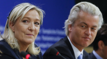 Eiropas labējie - Marina Lepēna (no kreisās) un Gerts Vilderss preses konferencē pēc frakcijas izveidošanas. Foto: EPA/LETA