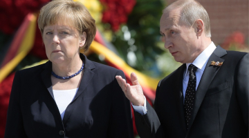 Vācijas kanclere Angela Merkele (no kreisās) Maskavā tikšanās laikā ar Vladimiru Putinu. Foto: ITAR-TASS/LETA