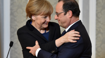 Angela Merkele un Fransuā Olands pēc sarunu nakts preses konferencē. Foto: AFP/LETA