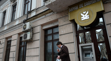 Moldovas "Banca de Economii", kuras bijušais padomes priekšsēdētājs ir Ilans Šors - tagad vainots bankas naudas izzagšanā. Foto: AFP/LETA