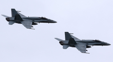 NATO iznīcinātāji. Foto: AFP/LETA