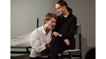 Lomās Mārtiņš Upenieks un Inga Tropa.