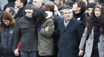 Islāma teroristu upuru tuvinieki un draugi bija gājiena priekšgalā. Foto: EPA/LETA