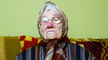 Būdama katoliete, Tekla Šepeļeva nebaidās nāves. Tomēr tā met līkumu 105 gadus vecajai sievietei.