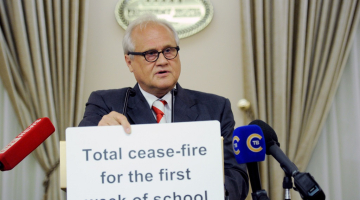 EDSO īpašais pārstāvis Ukrainā Martins Sajdiks preses konferencē Minskā. Foto: AFP/LETA